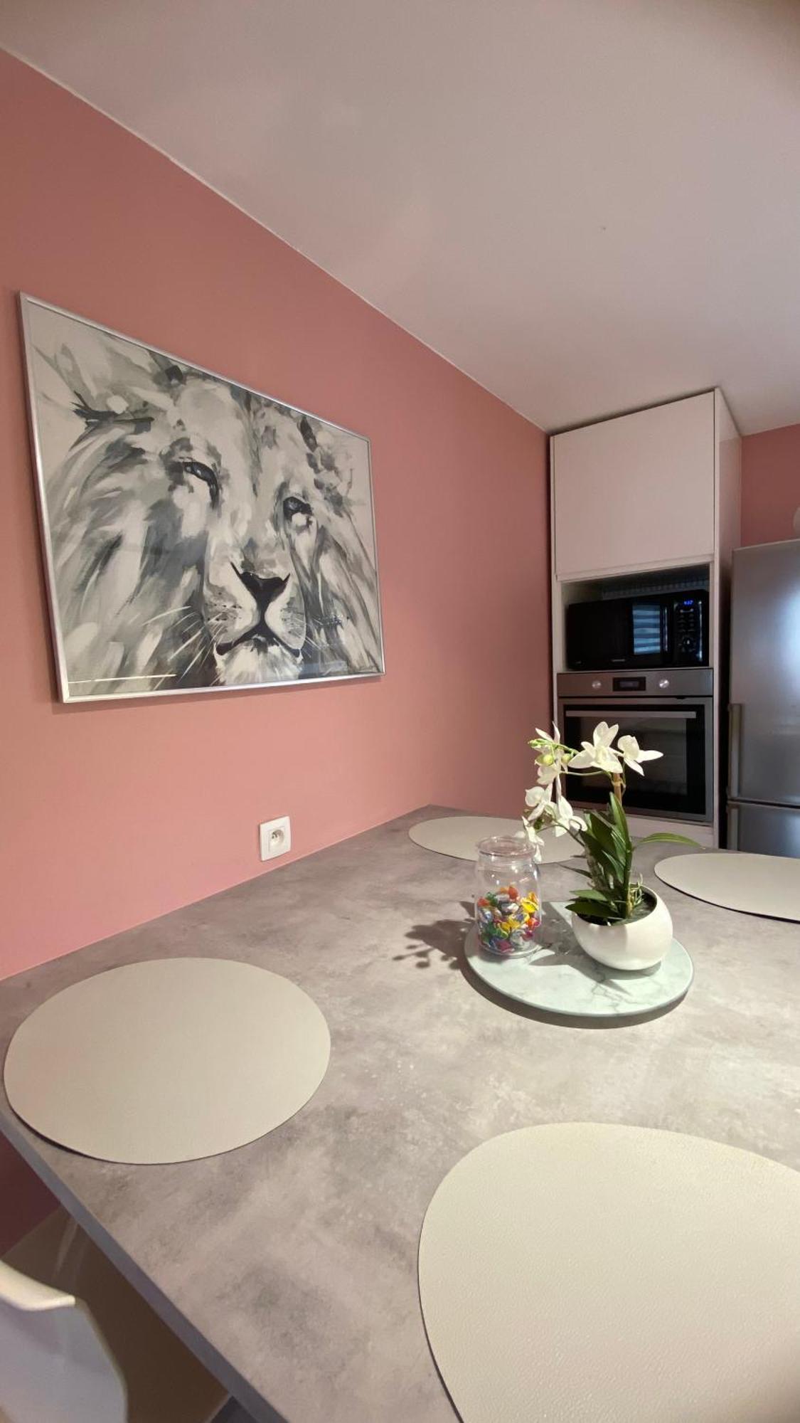 Next2Airport - Appartement House Of Lions Ransart Kültér fotó
